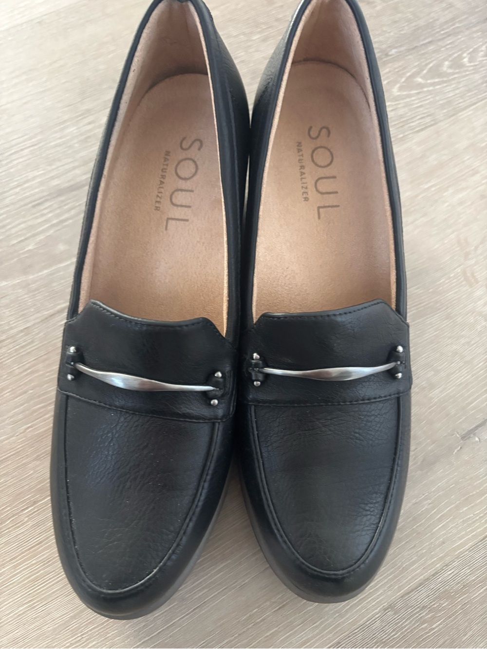 Naturalizer Size 9 Black Leather Slip-On Loafers with Silver Accent